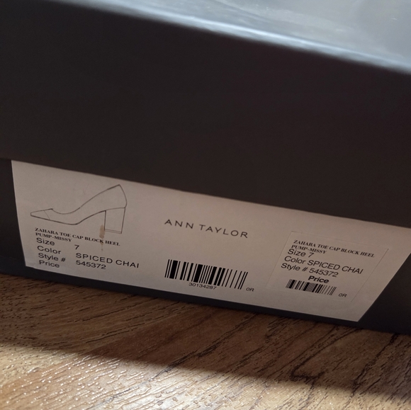 Ann Taylor Tan Black Suede Zahara Cap Toe Nude Block Heel Size 7 Neutral Shoes - Picture 3 of 8